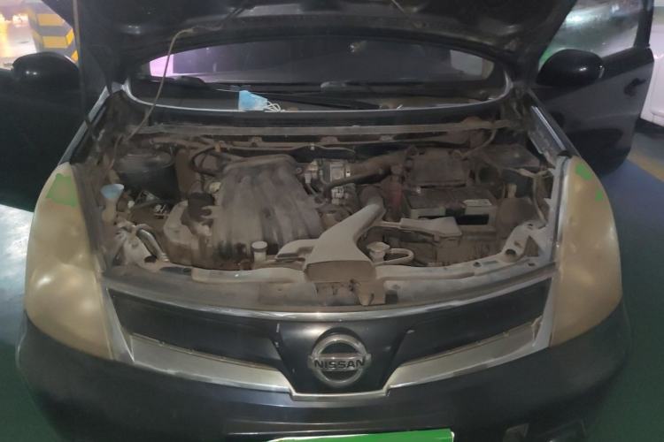 Used Nissan Livina 2010 Jingyue Edition 1.6L Manual All-Around Model Engine Bay