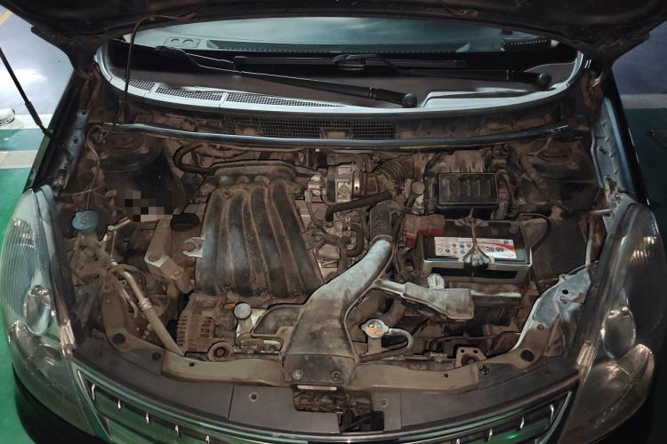 Used Nissan Livina 2010 Jingyue Edition 1.6L Manual All-Around Model Engine Bay