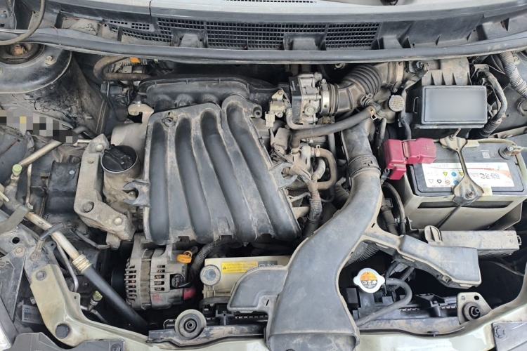 Used Nissan Livina 2010 Jingyue Edition 1.6L Manual All-Around Model Engine Bay