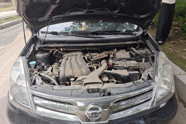 Used Nissan Livina 2010 Jingyue Edition 1.6L Manual Supercharged Model Engine Bay
