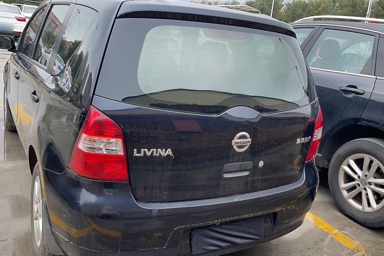 Used Nissan Livina 2010 Jingyue Edition 1.6L Manual All-Around Model Exterior 4