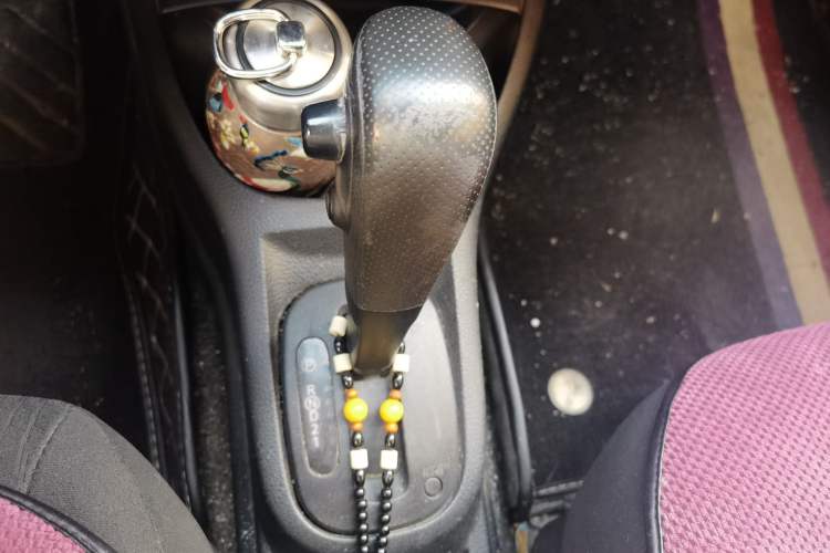 Used Nissan Livina 2010 Jingyue Edition 1.6L Automatic All-in-One Model Gear Lever