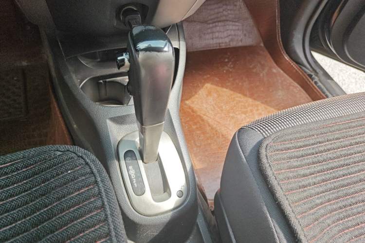 Used Nissan Livina 2010 JINRUI Edition 1.6L Automatic Standard Model Gear Lever