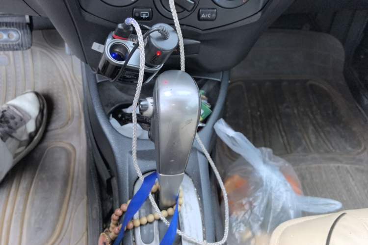 Used Nissan Livina 2010 Jingrui Edition 1.6L Automatic Smart Model Gear Lever