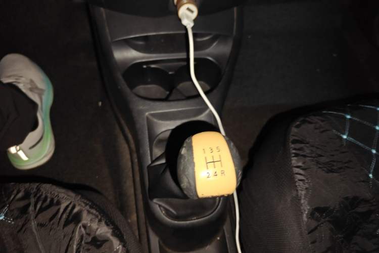 Used Nissan Livina 2010 Jingyue Edition 1.6L Manual All-Around Model Gear Lever
