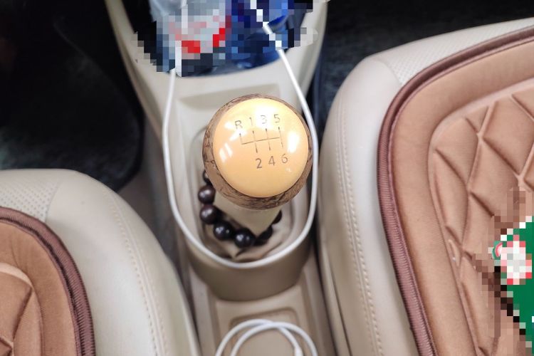 Used Nissan Livina 2010 Jingyi Edition 1.8L Manual Standard Model Gear Lever