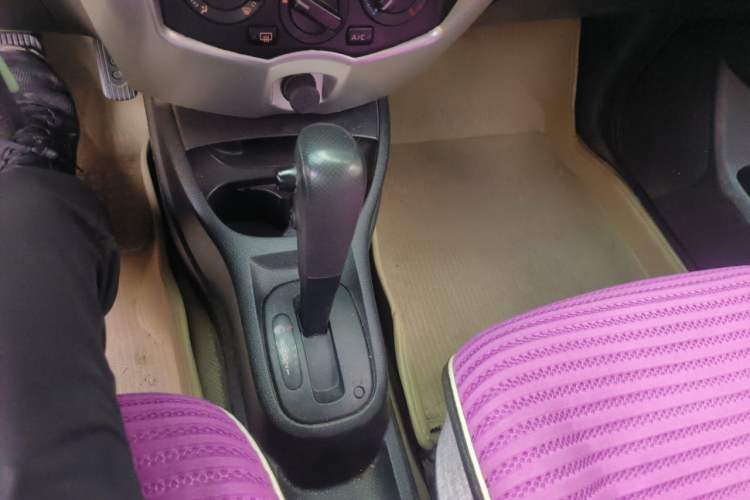 Used Nissan Livina 2010 JINRUI Edition 1.6L Automatic Standard Model Gear Lever