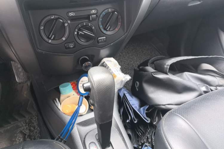 Used Nissan Livina 2010 JINRUI Edition 1.6L Automatic Standard Model Gear Lever