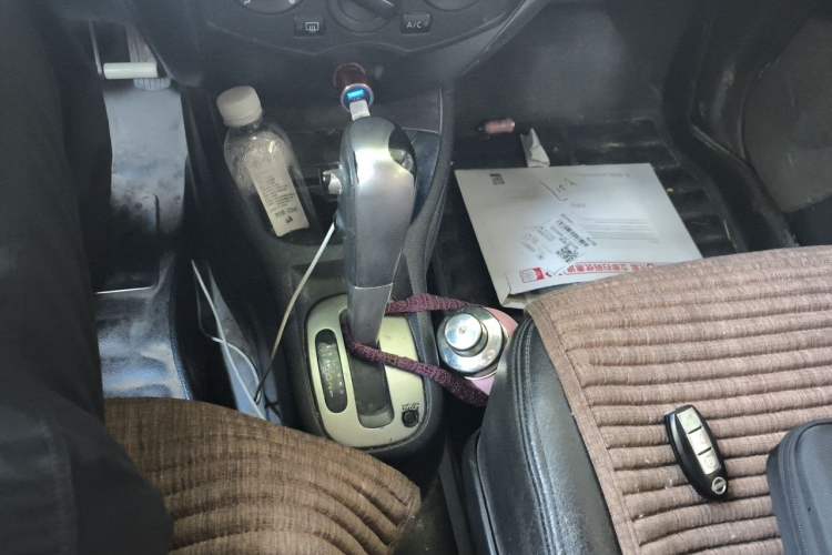 Used Nissan Livina 2010 Jingrui Edition 1.6L Automatic Smart Model Gear Lever
