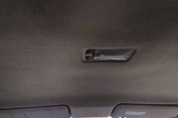 Used Nissan Livina 2010 Jingyue Edition 1.6L Automatic All-in-One Model Headliner