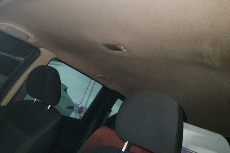 Used Nissan Livina 2010 Jingyue Edition 1.6L Manual All-Around Model Headliner