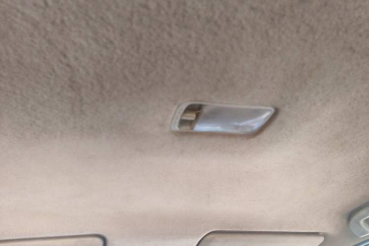 Used Nissan Livina 2010 Jingyue Edition 1.6L Manual All-Around Model Headliner
