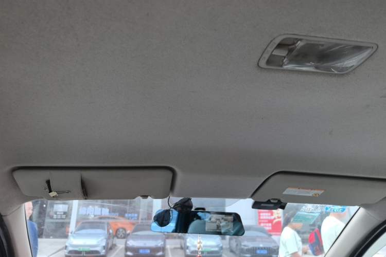Used Nissan Livina 2010 Jingrui Edition 1.6L Automatic Smart Model Headliner