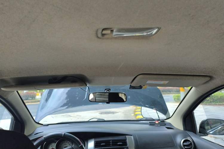 Used Nissan Livina 2010 Jingyue Edition 1.6L Manual All-Around Model Headliner