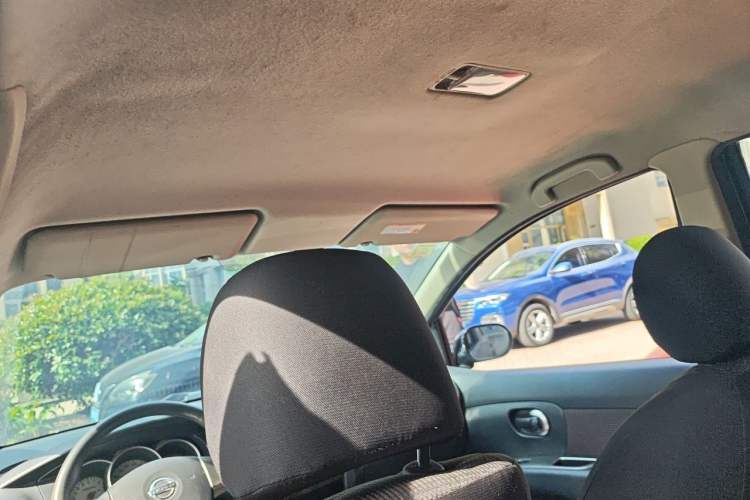 Used Nissan Livina 2010 Jingrui Edition 1.6L Manual Standard Model Headliner