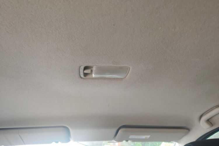 Used Nissan Livina 2010 Jingyue Edition 1.6L Manual All-Around Model Headliner