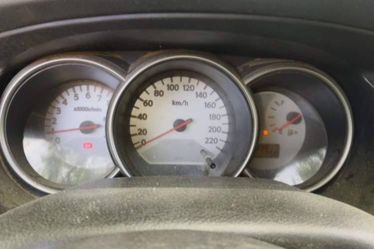 Used Nissan Livina 2010 Jingyue Edition 1.6L Manual All-Around Model Instrument Cluster