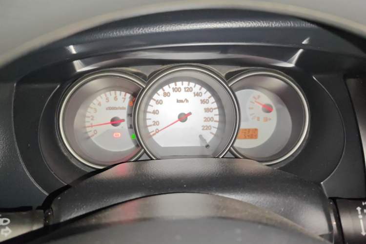 Used Nissan Livina 2010 Jingyue Edition 1.6L Manual All-Around Model Instrument Cluster
