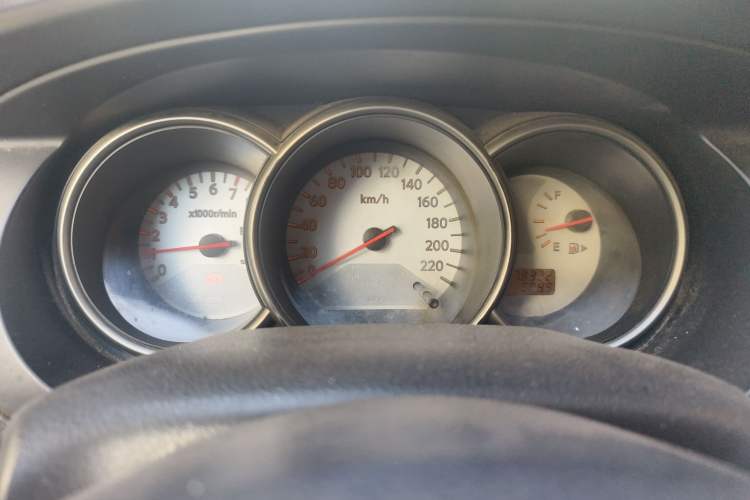 Used Nissan Livina 2010 Jingyue Edition 1.6L Manual All-Around Model Instrument Cluster