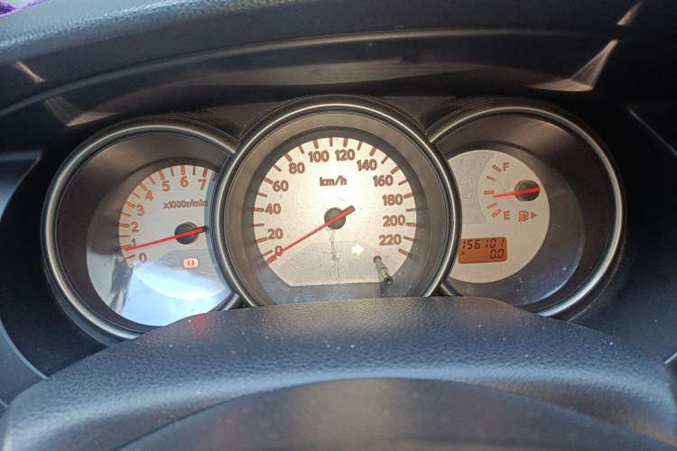 Used Nissan Livina 2010 Jingyue Edition 1.6L Manual All-Around Model Instrument Cluster