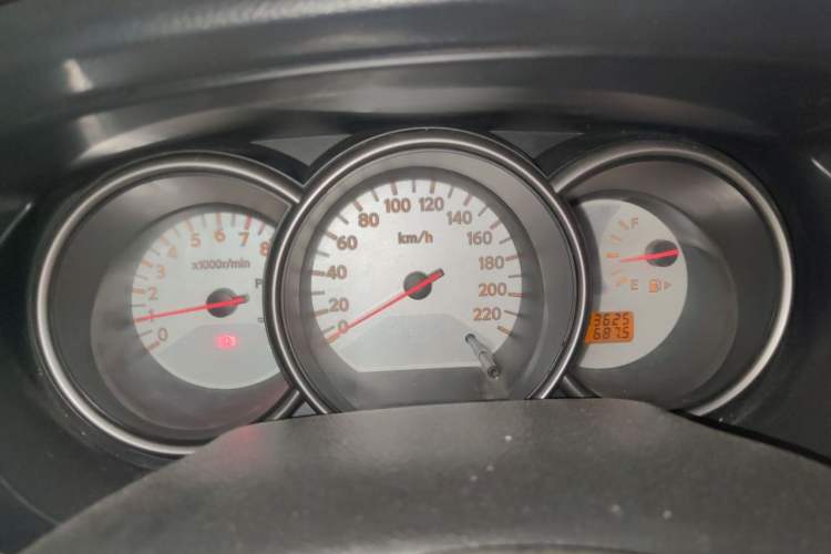 Used Nissan Livina 2010 Jingyue Edition 1.6L Manual All-Around Model Instrument Cluster