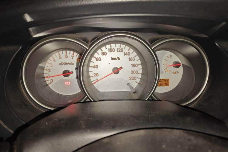 Used Nissan Livina 2010 Jingyue Edition 1.6L Manual All-Around Model Instrument Cluster