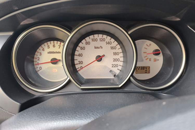 Used Nissan Livina 2010 Jingyue Edition 1.6L Manual All-Around Model Instrument Cluster