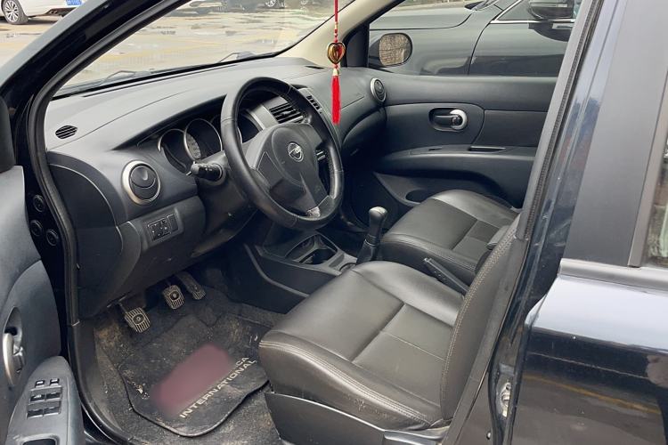 Used Nissan Livina 2010 Jingyue Edition 1.6L Manual All-Around Model Interior 1
