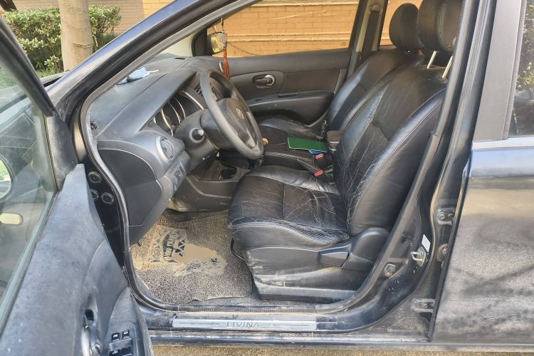Used Nissan Livina 2010 Jingyue Edition 1.6L Manual All-Around Model Left Front Seat
