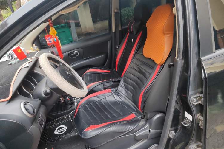 Used Nissan Livina 2010 Jingyue Edition 1.6L Manual All-Around Model Left Front Seat