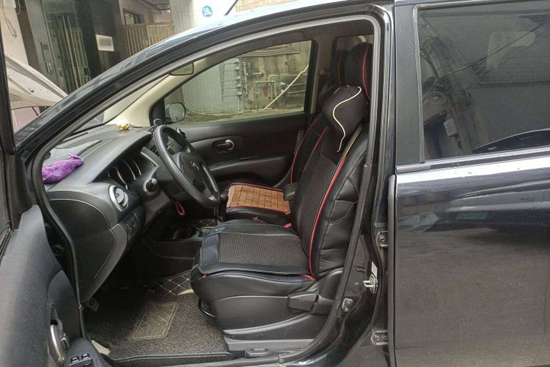 Used Nissan Livina 2010 Jingyue Edition 1.6L Manual All-Around Model Left Front Seat