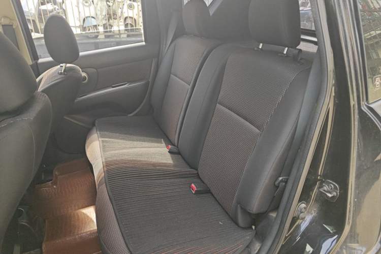 Used Nissan Livina 2010 JINRUI Edition 1.6L Automatic Standard Model Left Rear Seat