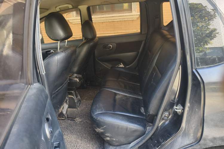 Used Nissan Livina 2010 Jingyue Edition 1.6L Manual All-Around Model Left Rear Seat