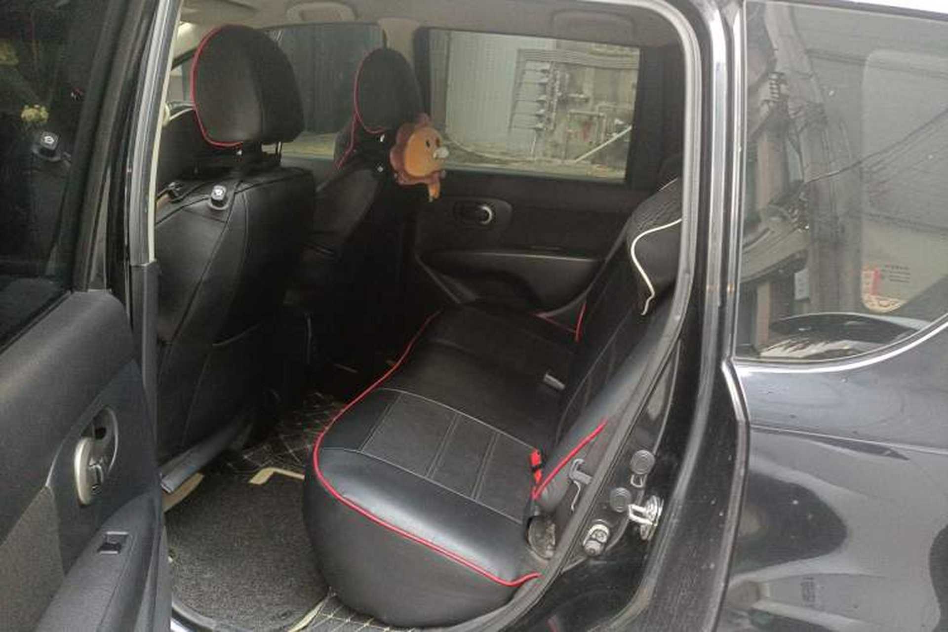 Used Nissan Livina 2010 Jingyue Edition 1.6L Manual All-Around Model Left Rear Seat