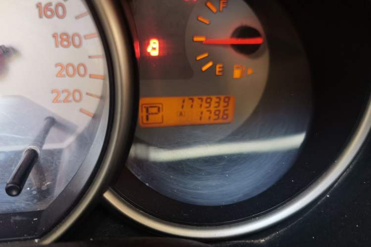 Used Nissan Livina 2010 Jingyue Edition 1.6L Automatic All-in-One Model Odometer Close Up