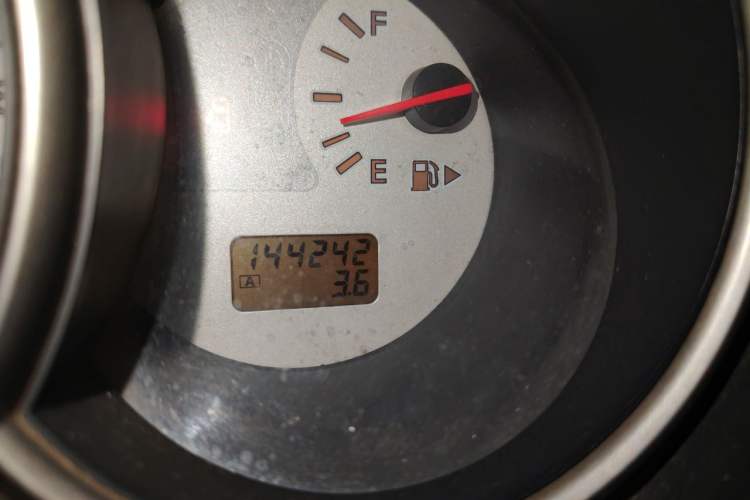Used Nissan Livina 2010 Jingyue Edition 1.6L Manual All-Around Model Odometer Close Up