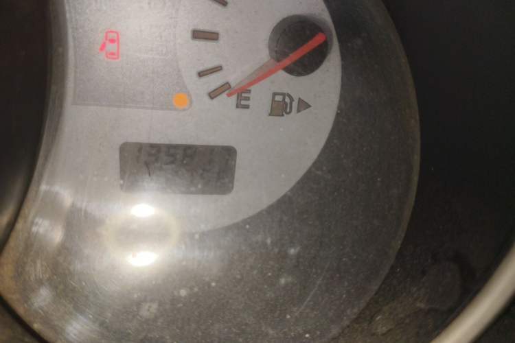 Used Nissan Livina 2010 Jingyue Edition 1.6L Manual All-Around Model Odometer Close Up