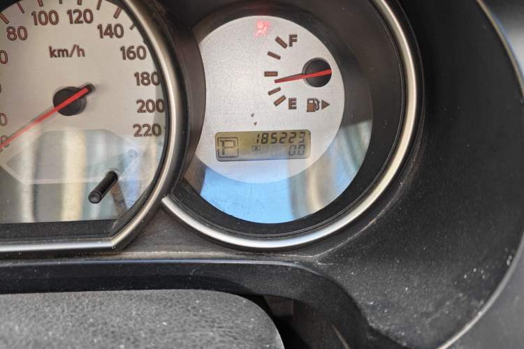 Used Nissan Livina 2010 Jingyue Edition 1.6L Automatic All-in-One Model Odometer Close Up