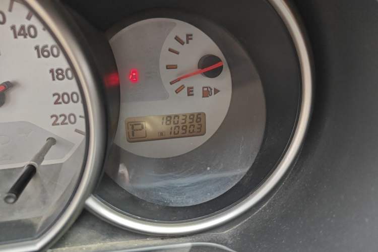 Used Nissan Livina 2010 JINRUI Edition 1.6L Automatic Standard Model Odometer Close Up
