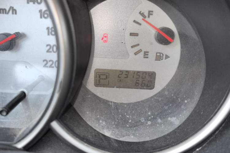 Used Nissan Livina 2010 Jingrui Edition 1.6L Automatic Smart Model Odometer Close Up