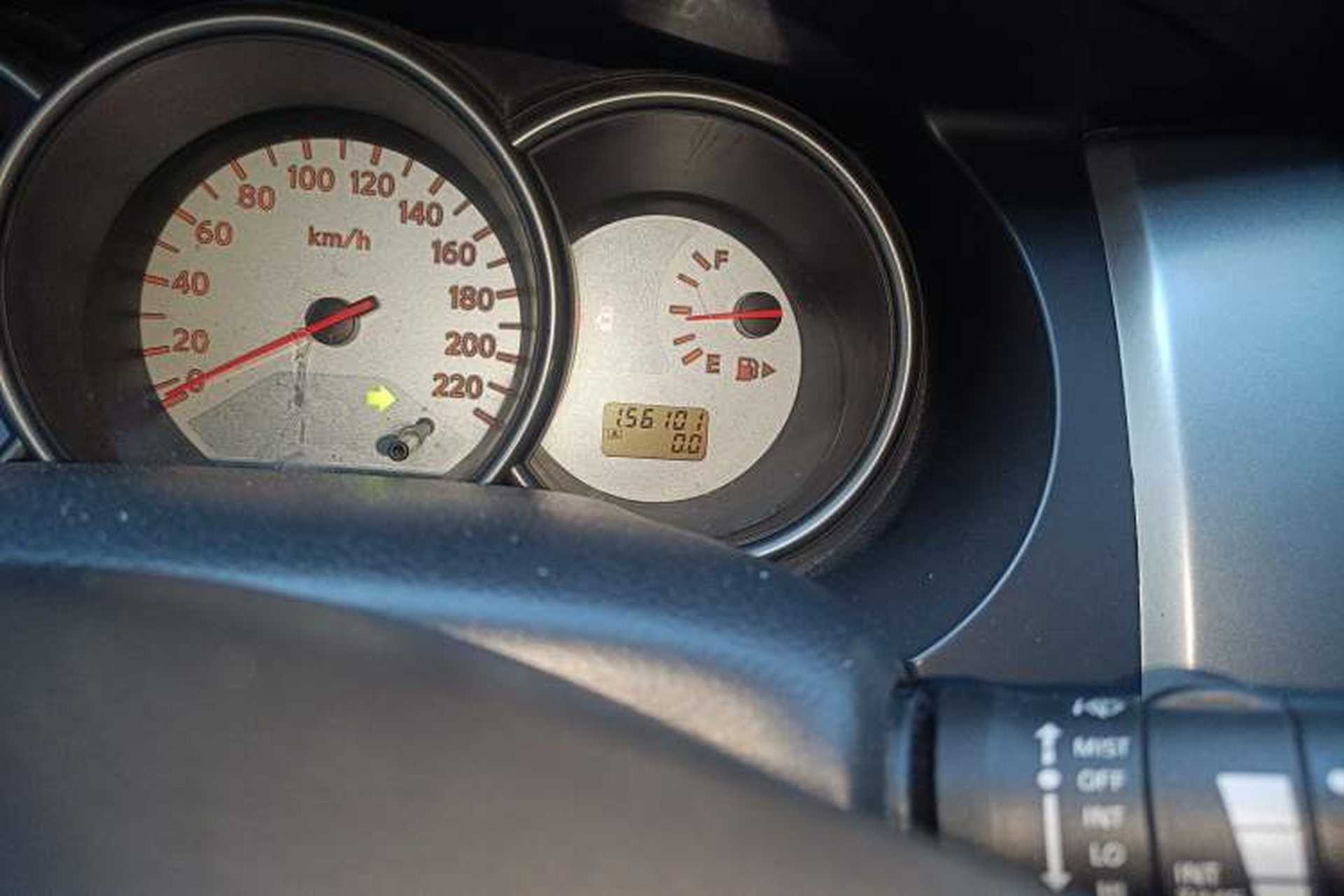 Used Nissan Livina 2010 Jingyue Edition 1.6L Manual All-Around Model Odometer Close Up