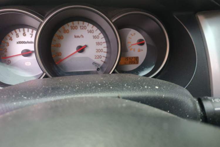 Used Nissan Livina 2010 JINRUI Edition 1.6L Automatic Standard Model Odometer Close Up