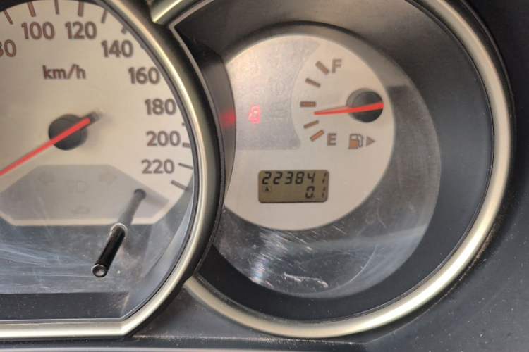 Used Nissan Livina 2010 Jingyue Edition 1.6L Manual All-Around Model Odometer Close Up