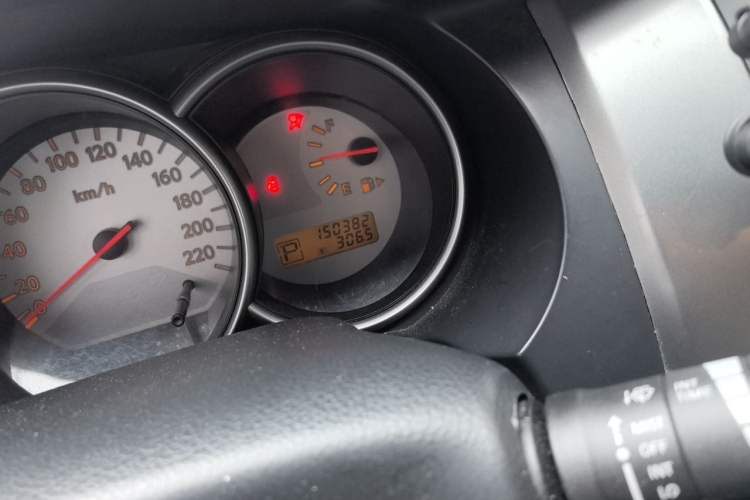 Used Nissan Livina 2010 JINRUI Edition 1.6L Automatic Standard Model Odometer Close Up