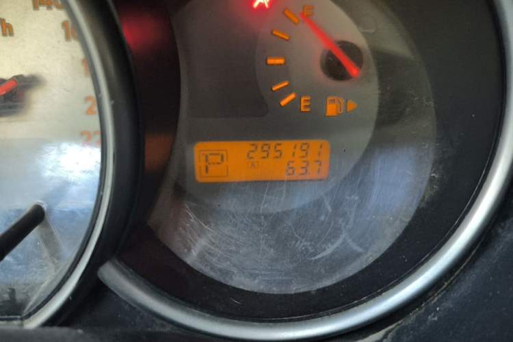 Used Nissan Livina 2010 Jingrui Edition 1.6L Automatic Smart Model Odometer Close Up