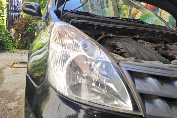 Used Nissan Livina 2010 Jingyue Edition 1.6L Automatic All-in-One Model Right Front Headlight