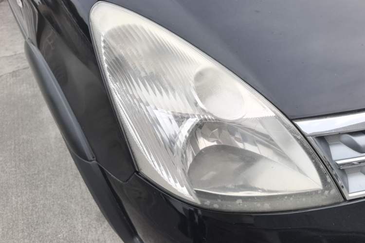 Used Nissan Livina 2010 Jingrui Edition 1.6L Automatic Smart Model Right Front Headlight