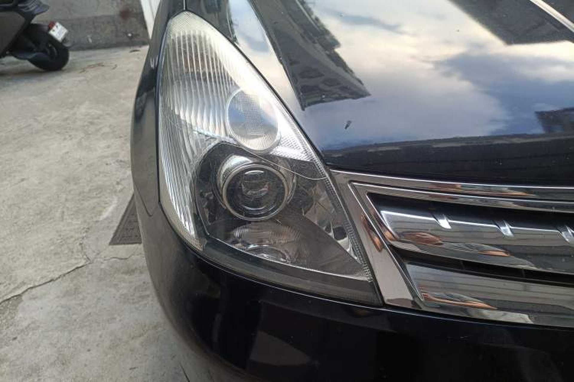 Used Nissan Livina 2010 Jingyue Edition 1.6L Manual All-Around Model Right Front Headlight