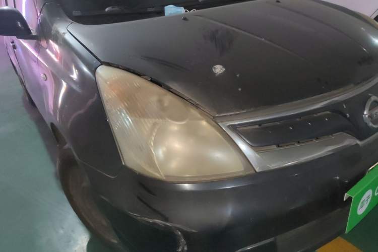 Used Nissan Livina 2010 Jingyue Edition 1.6L Manual All-Around Model Right Front Headlight