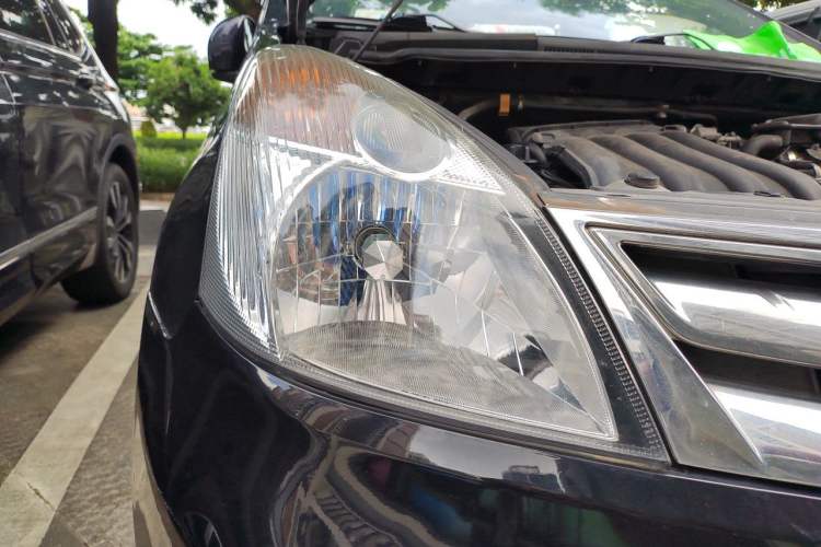 Used Nissan Livina 2010 Jingyi Edition 1.8L Manual Standard Model Right Front Headlight